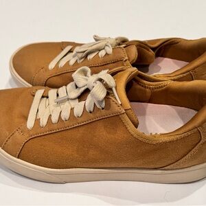 Kizik Shoes Men 5 Women’s 6.5 Casual Tan and Cream Sneakers Unisex